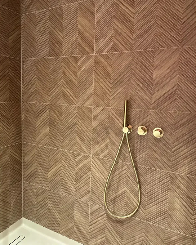 AZULEJO 40 X 120 ZIG LARCHWOOD IPE RECT. (3 PZA/1.44 M2)  