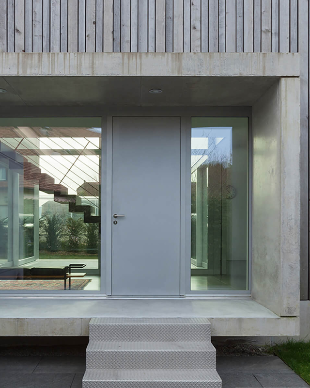 PUERTA METAL TROQUELADA LISA 36" X 84"