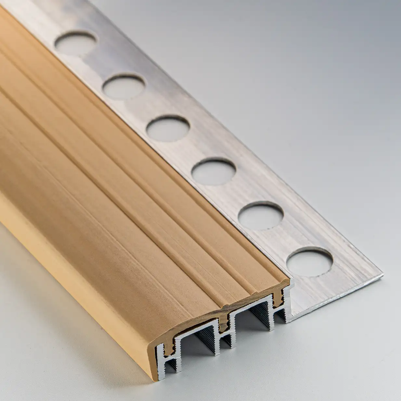 PELDAÑO ALUMINIO INTERIOR CON GOMA BEIGE